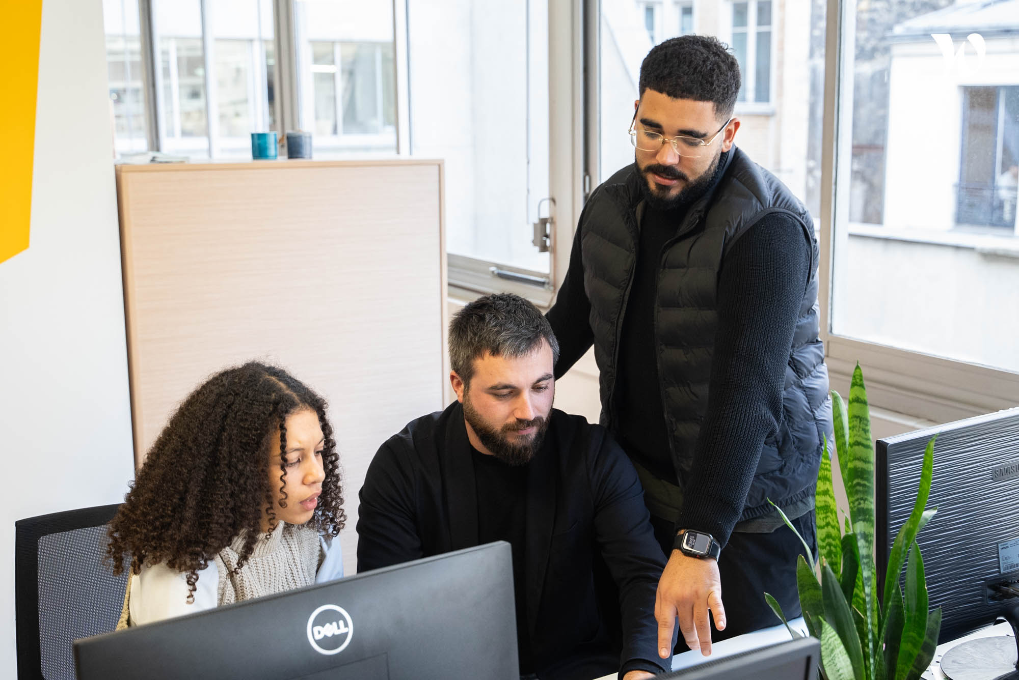 Photographie représentant trois collaborateurs chez Hublo